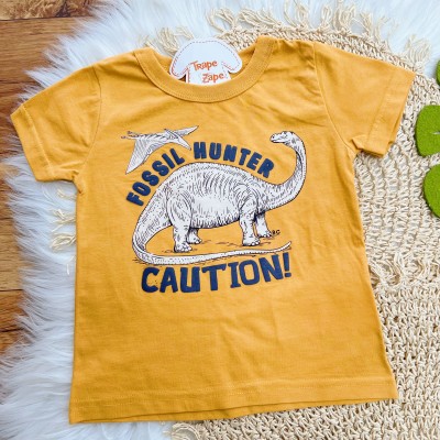 Conj. Camiseta Fossil Hunter e Bermuda - Mostarda e Marinho